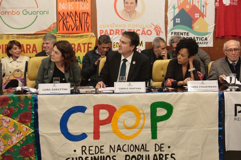 MEC apoiará 393 cursinhos populares em 2025